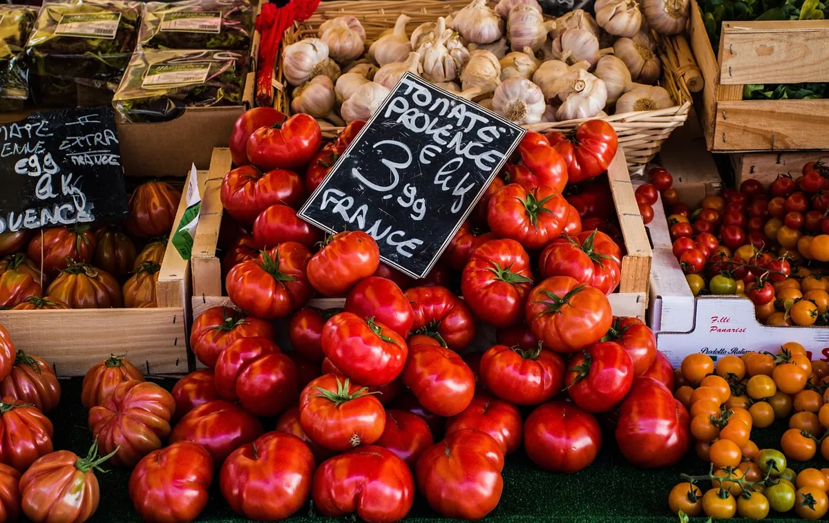 Independent Shops vs Supermarkets: Where Does Your Money Go Locally?